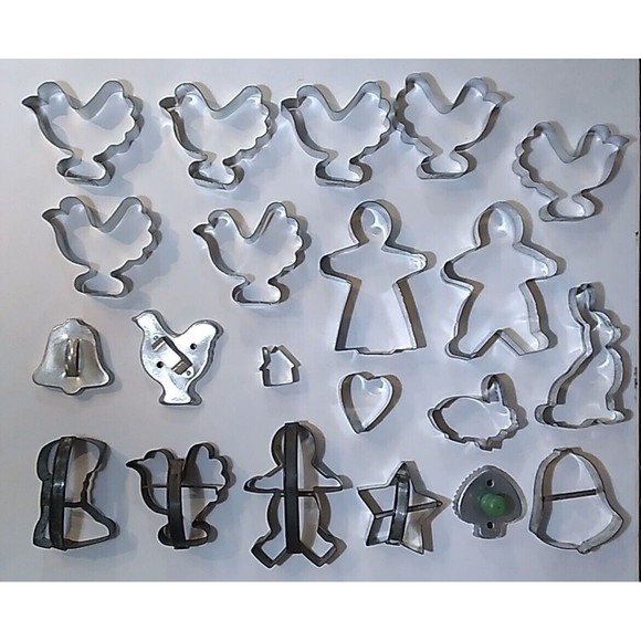 Lot Of 21 VTG Aluminum/Tin Cookie Cutters Some With Handles Christmas, Holidays - Picture 9 of 9
